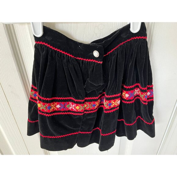 Vtg 1960's Girl's Black Velvet Skirt With Handmade Multi Colored Embroidery - Picture 5 of 10